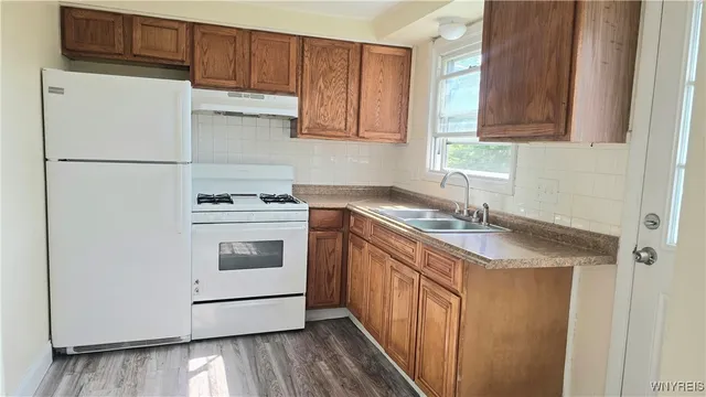 $1,700 | 185 Fairgreen Drive, Amherst, NY 14228