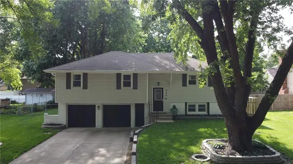 $349,000 | 408 North Jefferson Street, Raymore, MO 64083