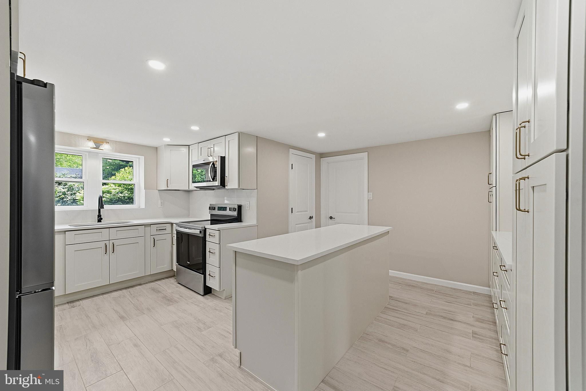 281 Friendship Road Cranbury, NJ 08512 - Photo 16 of 37
