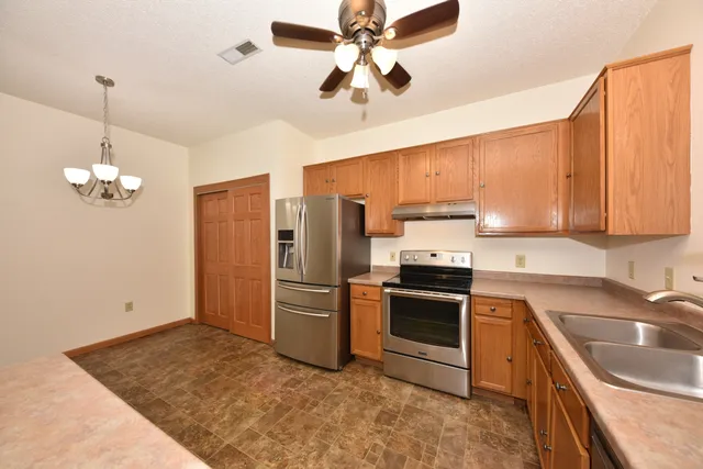 $214,900 | 628 Hillcrest Road, Unit G, Saukville, WI 53080