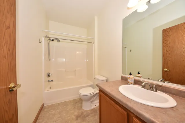 $214,900 | 628 Hillcrest Road, Unit G, Saukville, WI 53080