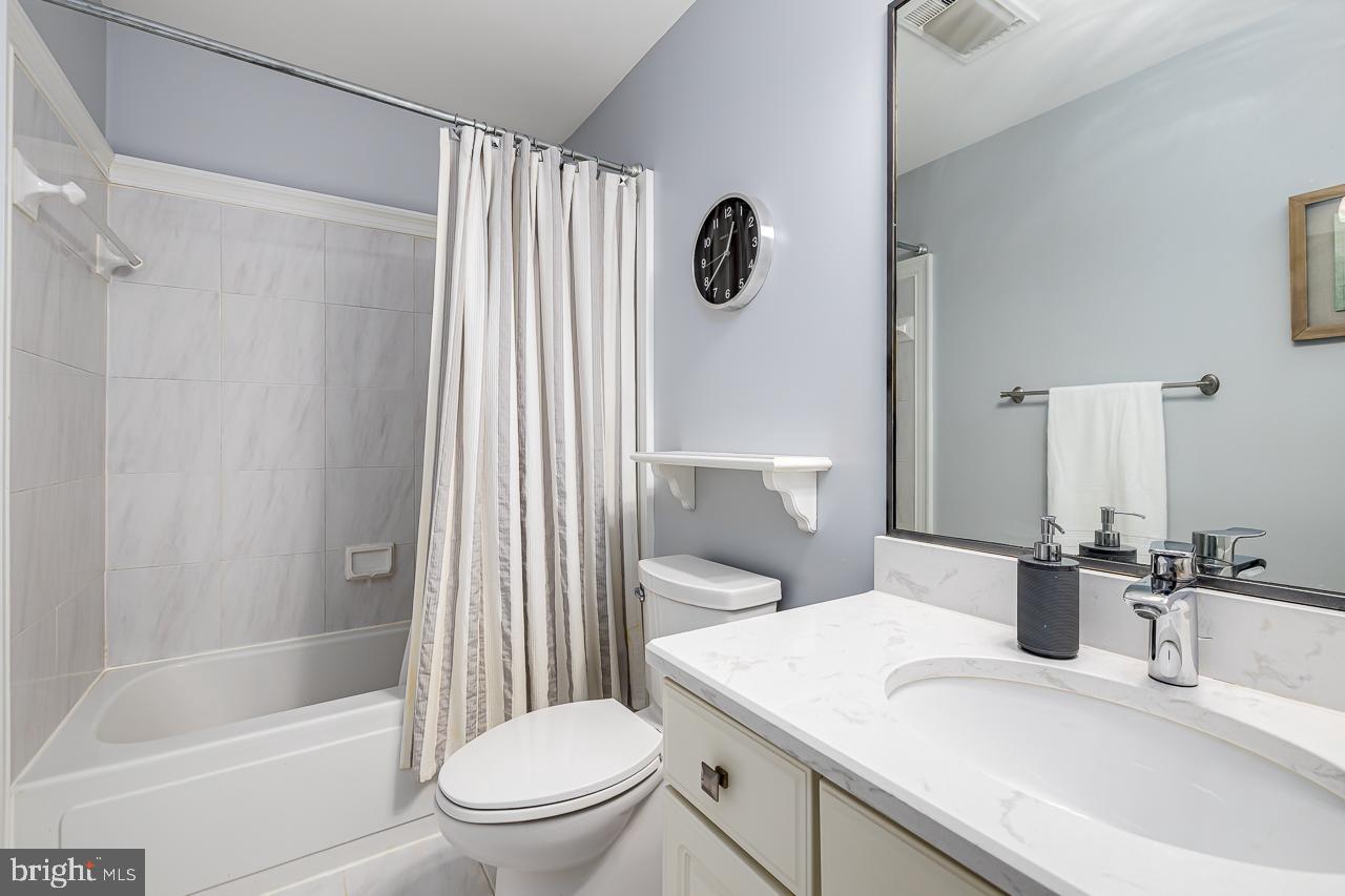 112 Abbey Road Winchester, VA 22602 - Photo 24 of 34 Hall bathroom.