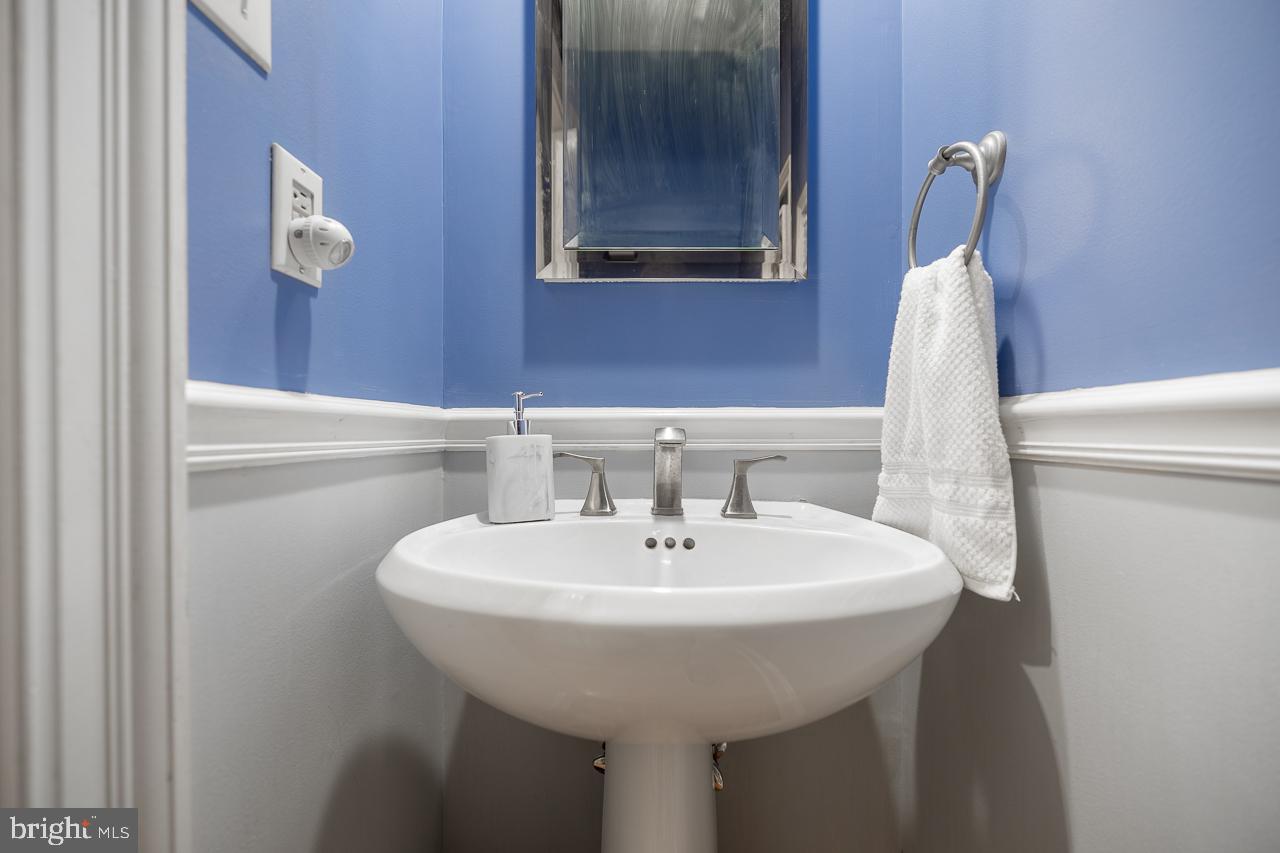112 Abbey Road Winchester, VA 22602 - Photo 26 of 34 Powder room.