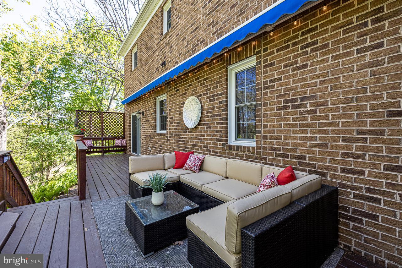 112 Abbey Road Winchester, VA 22602 - Photo 6 of 34 Relax outdoors.