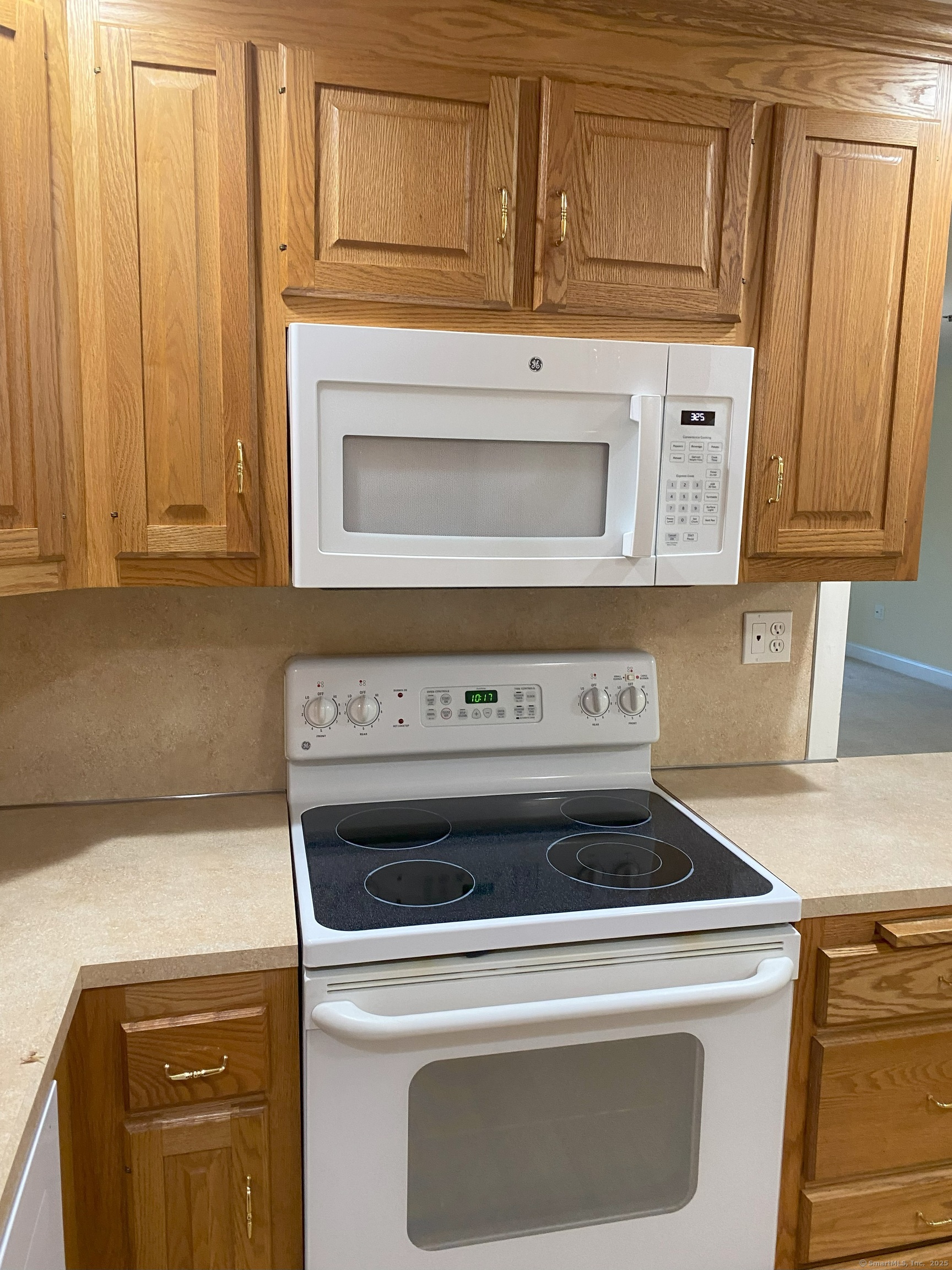 380 Main Street, Unit 3 Wallingford, CT 06492 - Photo 3 of 12 a stove top oven sitting inside of a kitchen