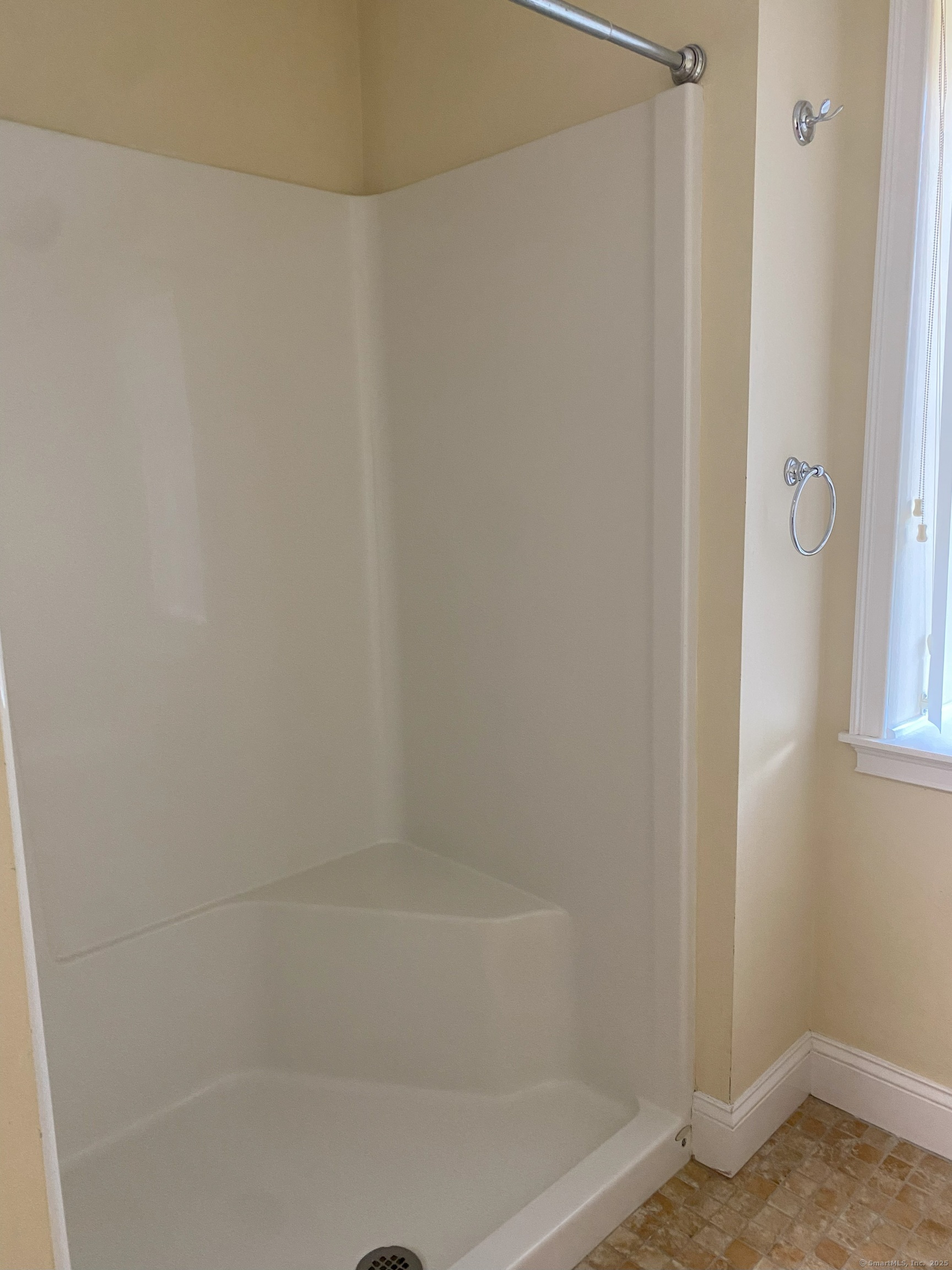 380 Main Street, Unit 3 Wallingford, CT 06492 - Photo 9 of 12 a bathroom with a bathtub