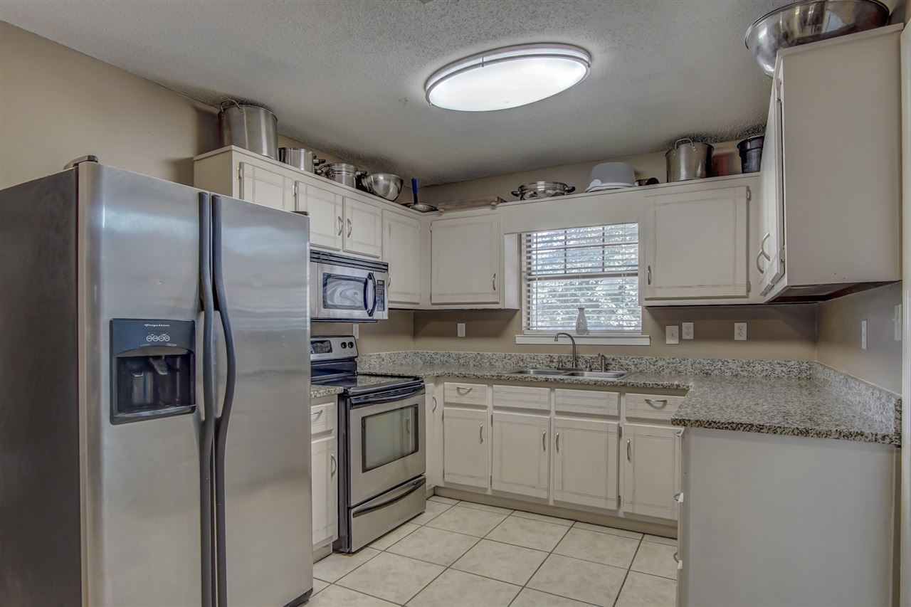 118 Lawson Road Daphne, AL 36526 - Photo 10 of 25 Kitchen