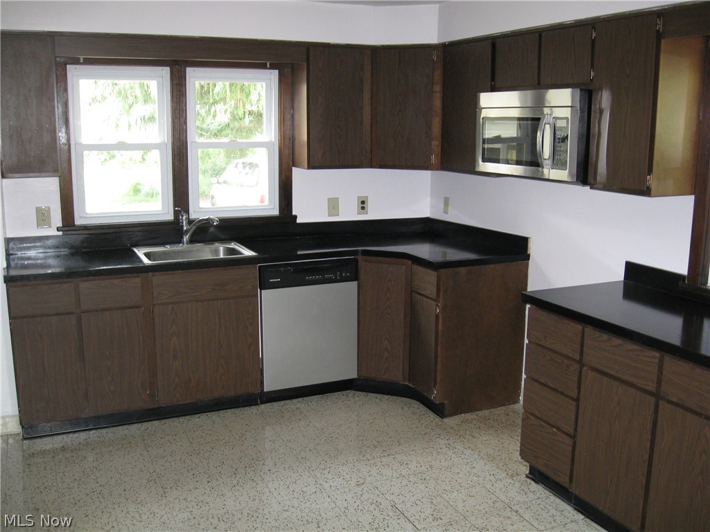 303 Hale Road Painesville, OH 44077 - Photo 3 of 7