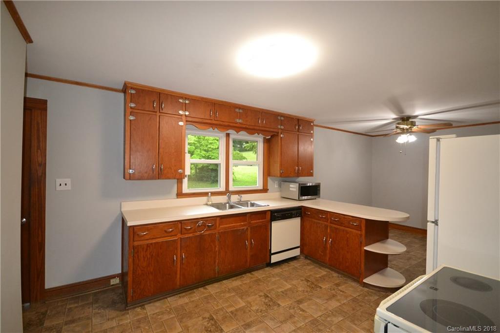 466 Morgan Road Candler, NC 28715 - Photo 5 of 16 Gallery Image 5