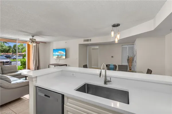 $2,500 | 1230 Wildwood Lakes Boulevard, Unit 105, Naples, FL 34104