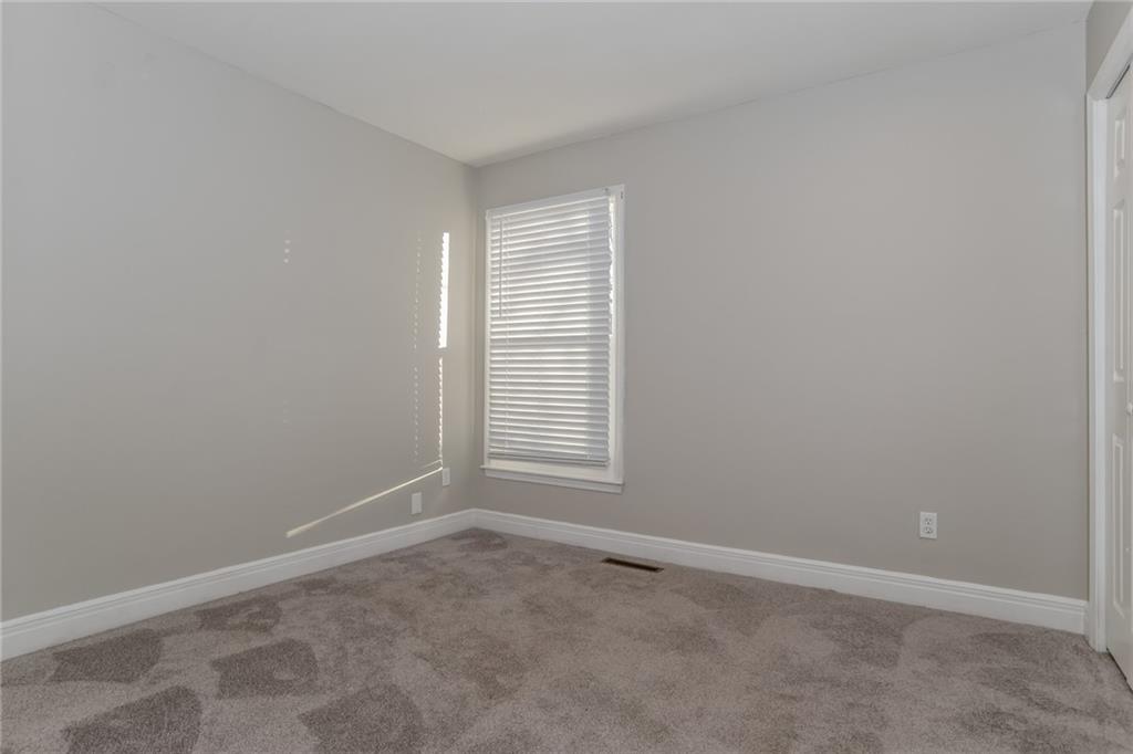 12806 Richmond Avenue Grandview, MO 64030 - Photo 11 of 17