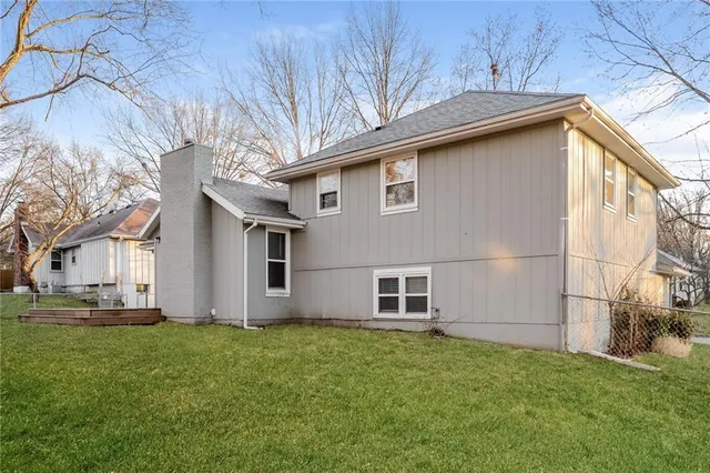 $1,945 | 12806 Richmond Avenue, Grandview, MO 64030