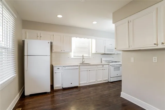 $1,945 | 12806 Richmond Avenue, Grandview, MO 64030