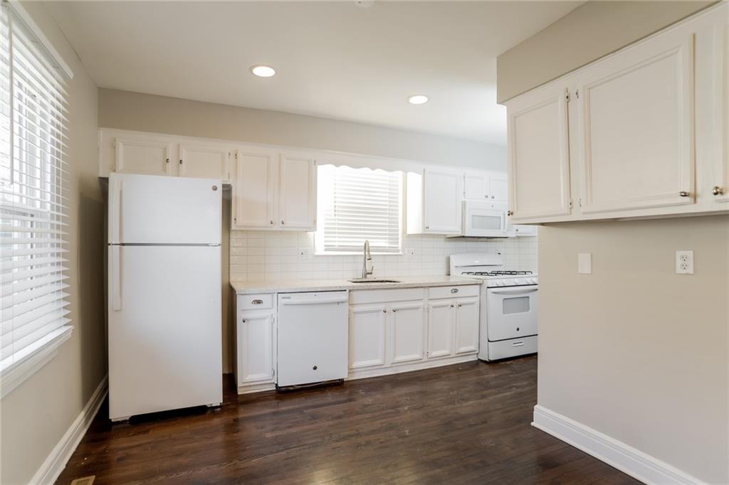 12806 Richmond Avenue Grandview, MO 64030 - Photo 6 of 17