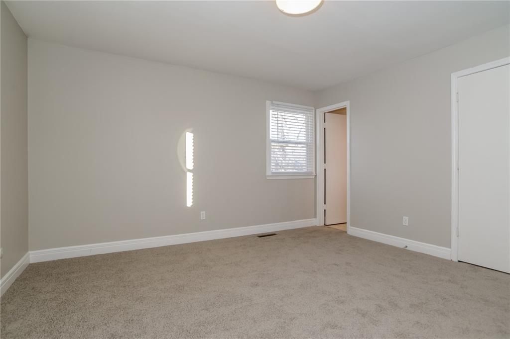 12806 Richmond Avenue Grandview, MO 64030 - Photo 8 of 17