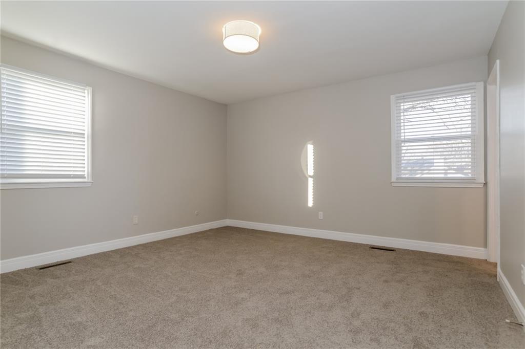 12806 Richmond Avenue Grandview, MO 64030 - Photo 9 of 17