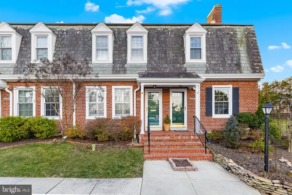 $3,295 | 4678 36th Street South, Unit A, Arlington, VA 22206