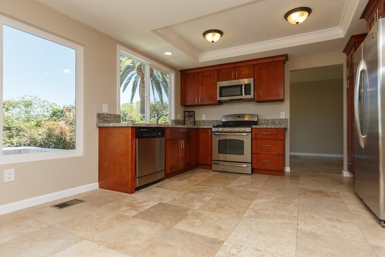 1616 Hawk Ridge Place Escondido, CA 92027 - Photo 3 of 25 Gallery Image 3
