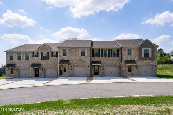 $299,900 | 8992 Keenberg Lane, Knoxville, TN 37931