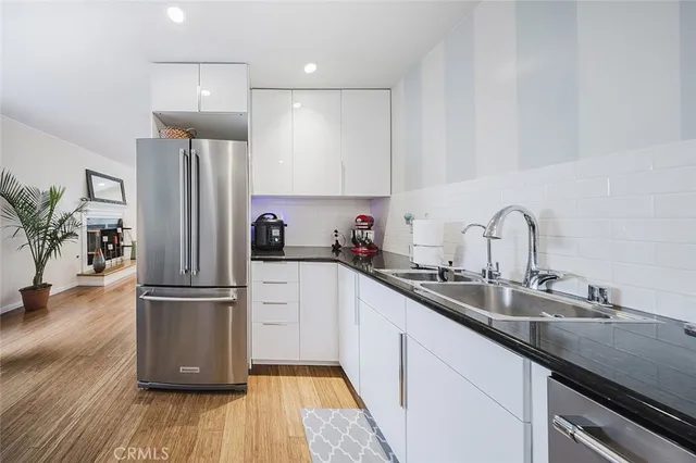 $877,000 | 801 East Mendocino Street, Unit 4A, Altadena, CA 91001