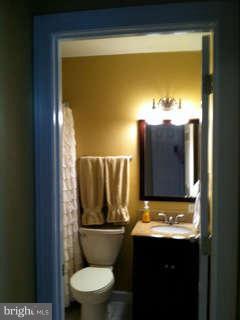 609 West Beech Road Sterling, VA 20164 - Photo 15 of 24 Bath