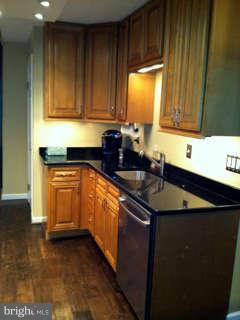 609 West Beech Road Sterling, VA 20164 - Photo 19 of 24 Kitchen