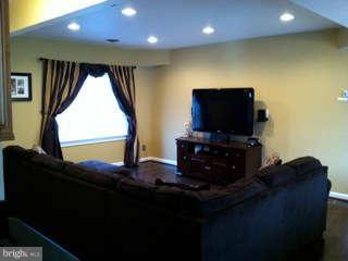 609 West Beech Road Sterling, VA 20164 - Photo 5 of 24 Family Room