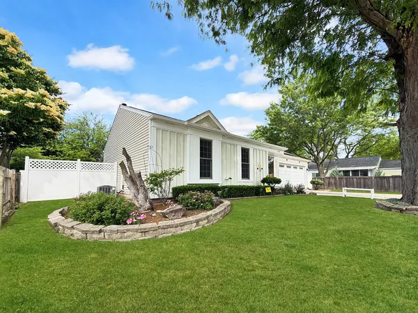 $2,600 | 2630 Stubblefield Court, Aurora, IL 60502