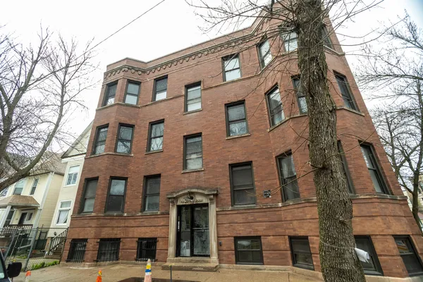 $3,250 | 2256 North Sawyer Avenue, Unit 3, Chicago, IL 60647