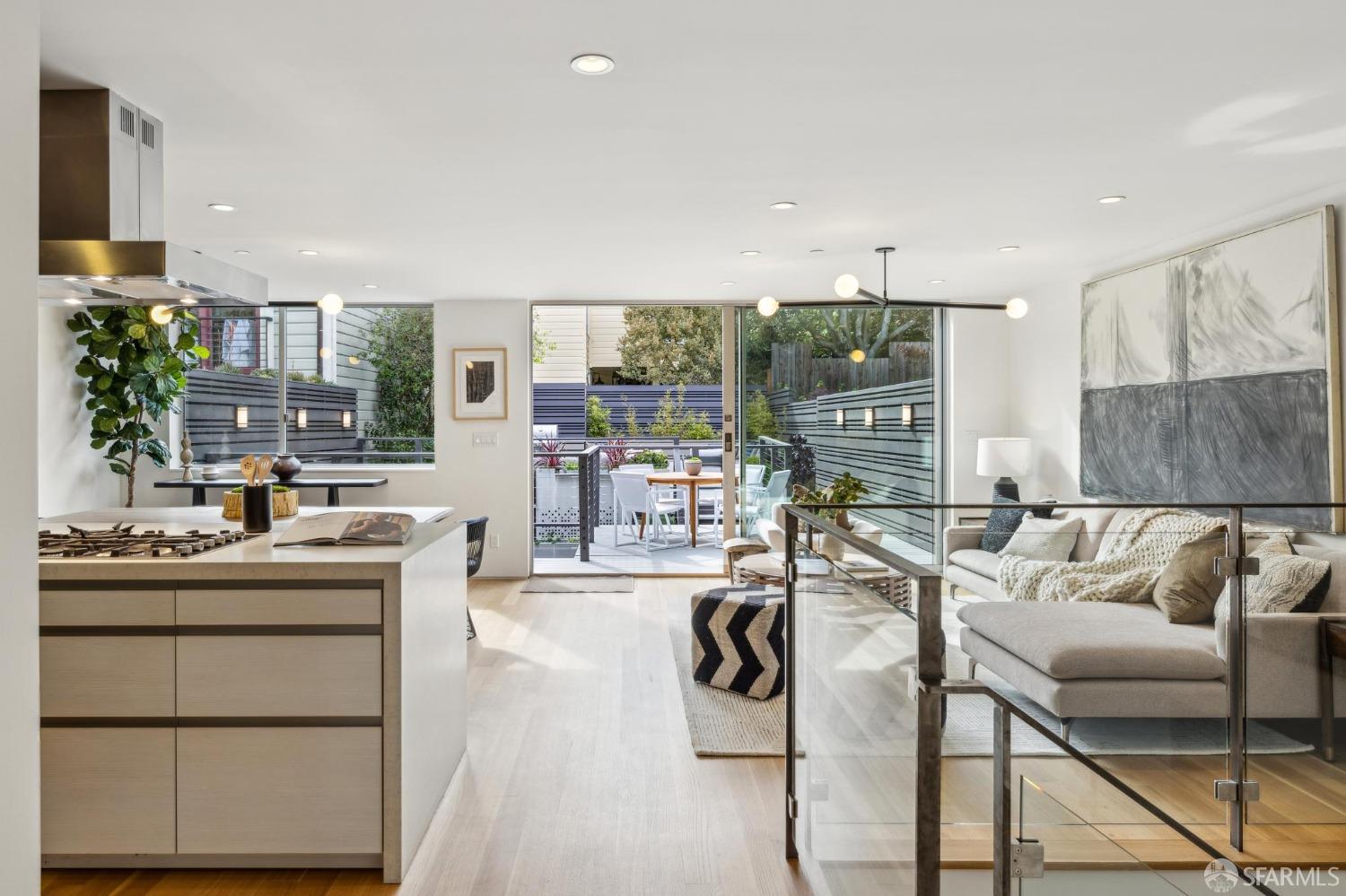 392 Eureka Street San Francisco, CA 94114 - Photo 1 of 74