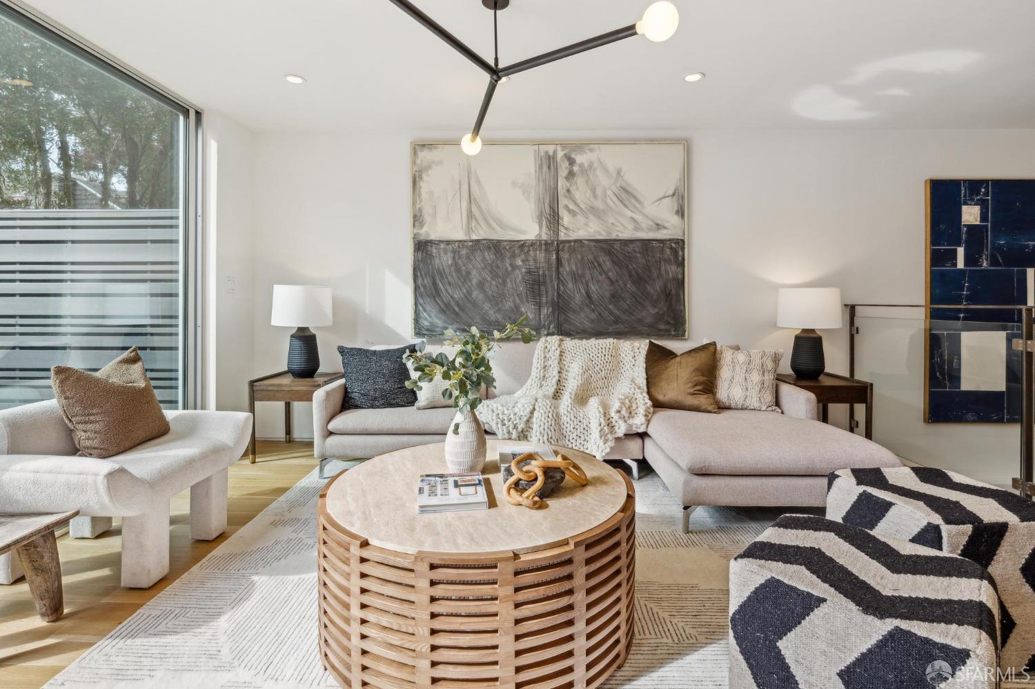 392 Eureka Street San Francisco, CA 94114 - Photo 18 of 74 a living room with furniture and a table