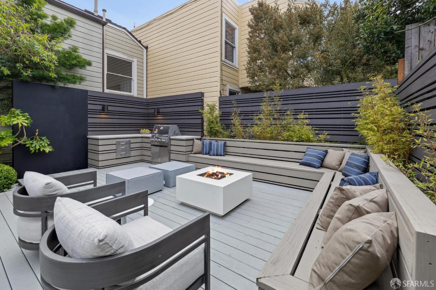 392 Eureka Street San Francisco, CA 94114 - Photo 38 of 74 a view of outdoor sitting area with furniture