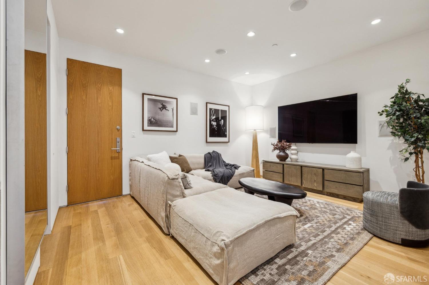 392 Eureka Street San Francisco, CA 94114 - Photo 9 of 74