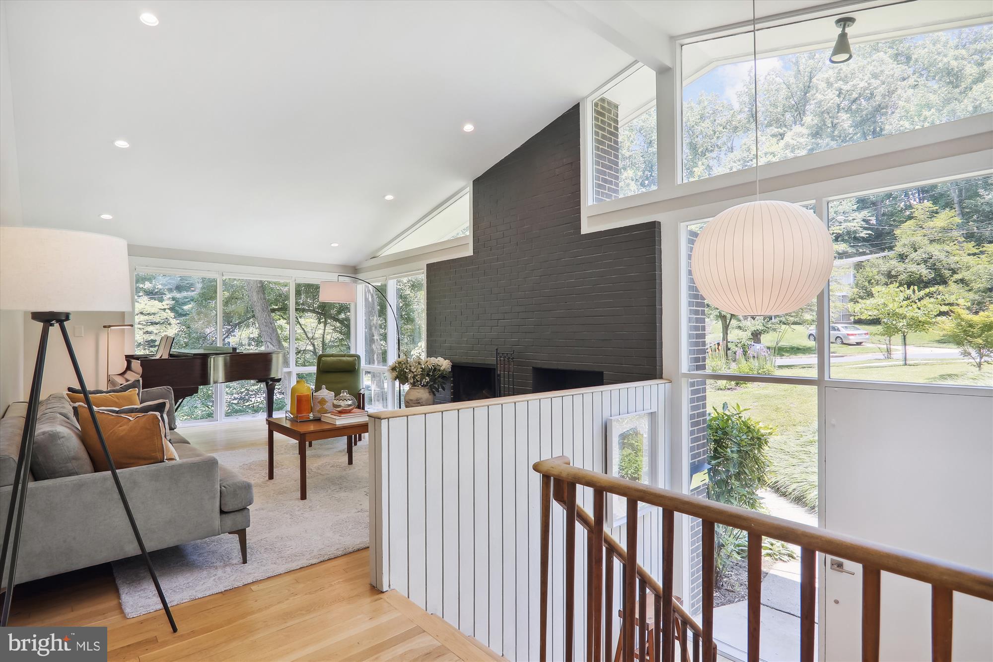 3945 Rickover Road Silver Spring, MD 20902 - Photo 4 of 43 Wall to wall and floor to ceiling windows