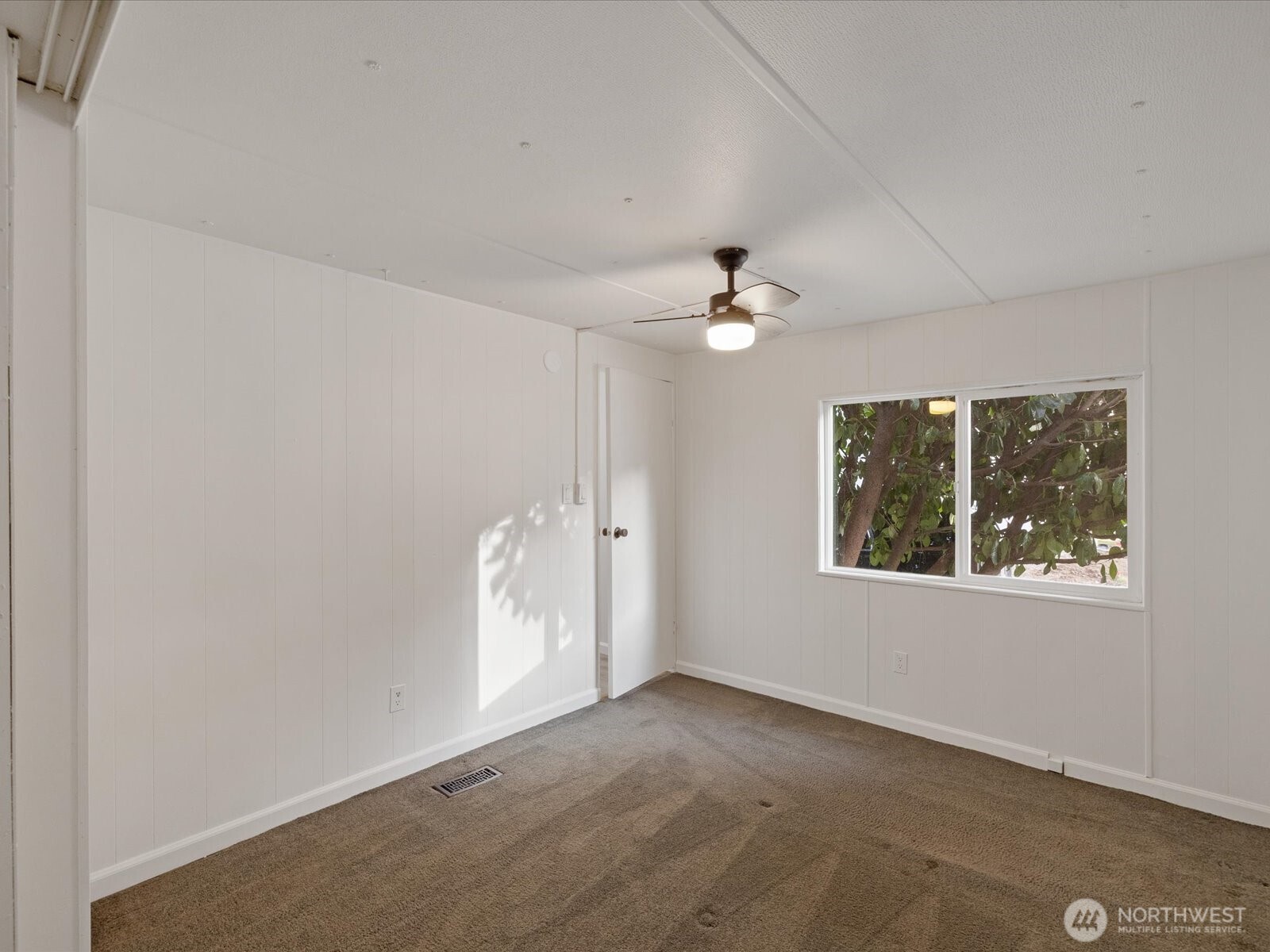 11510 East Riverside Drive, Unit 26 Bothell, WA 98011 - Photo 14 of 33