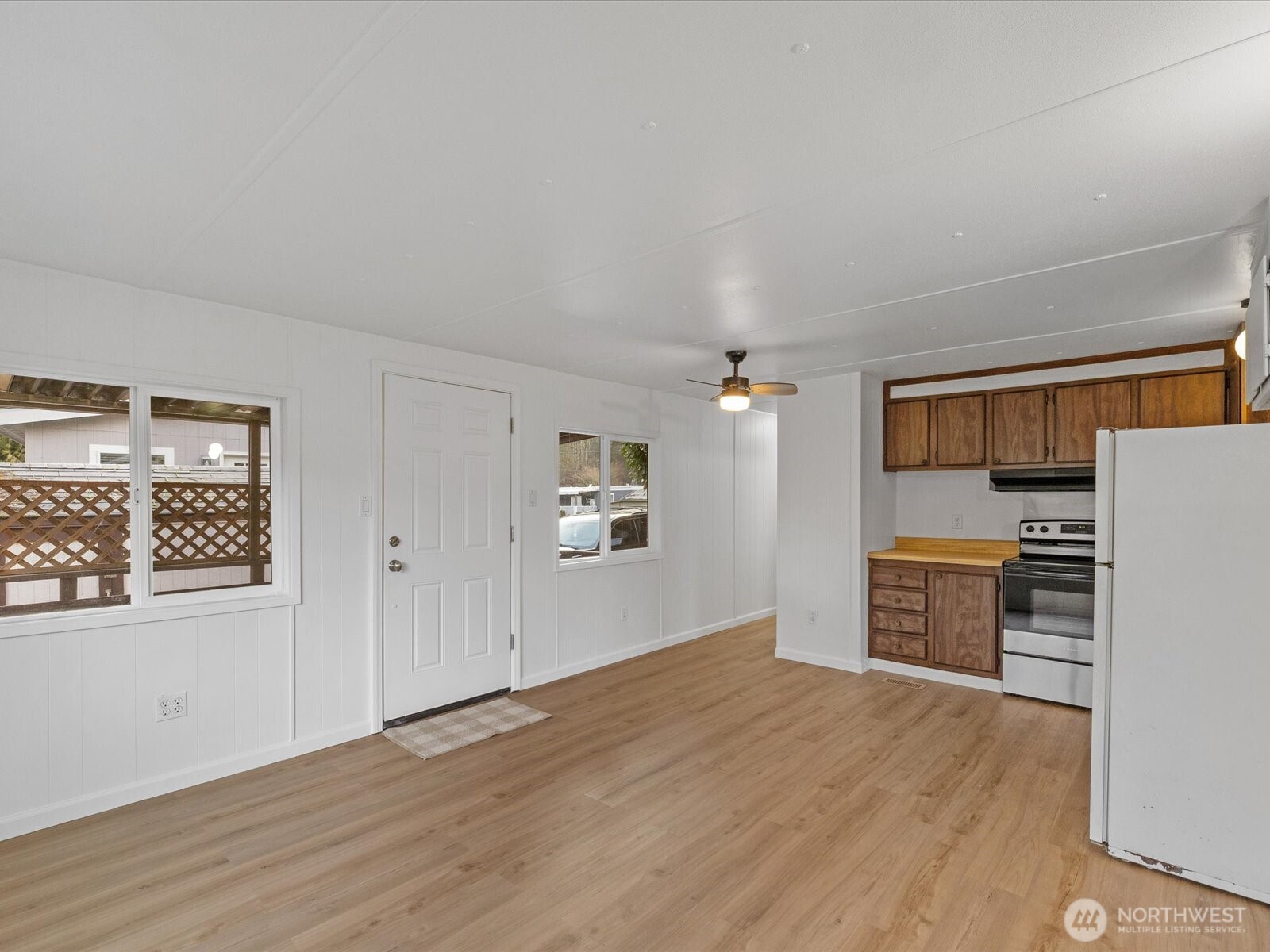 11510 East Riverside Drive, Unit 26 Bothell, WA 98011 - Photo 5 of 33