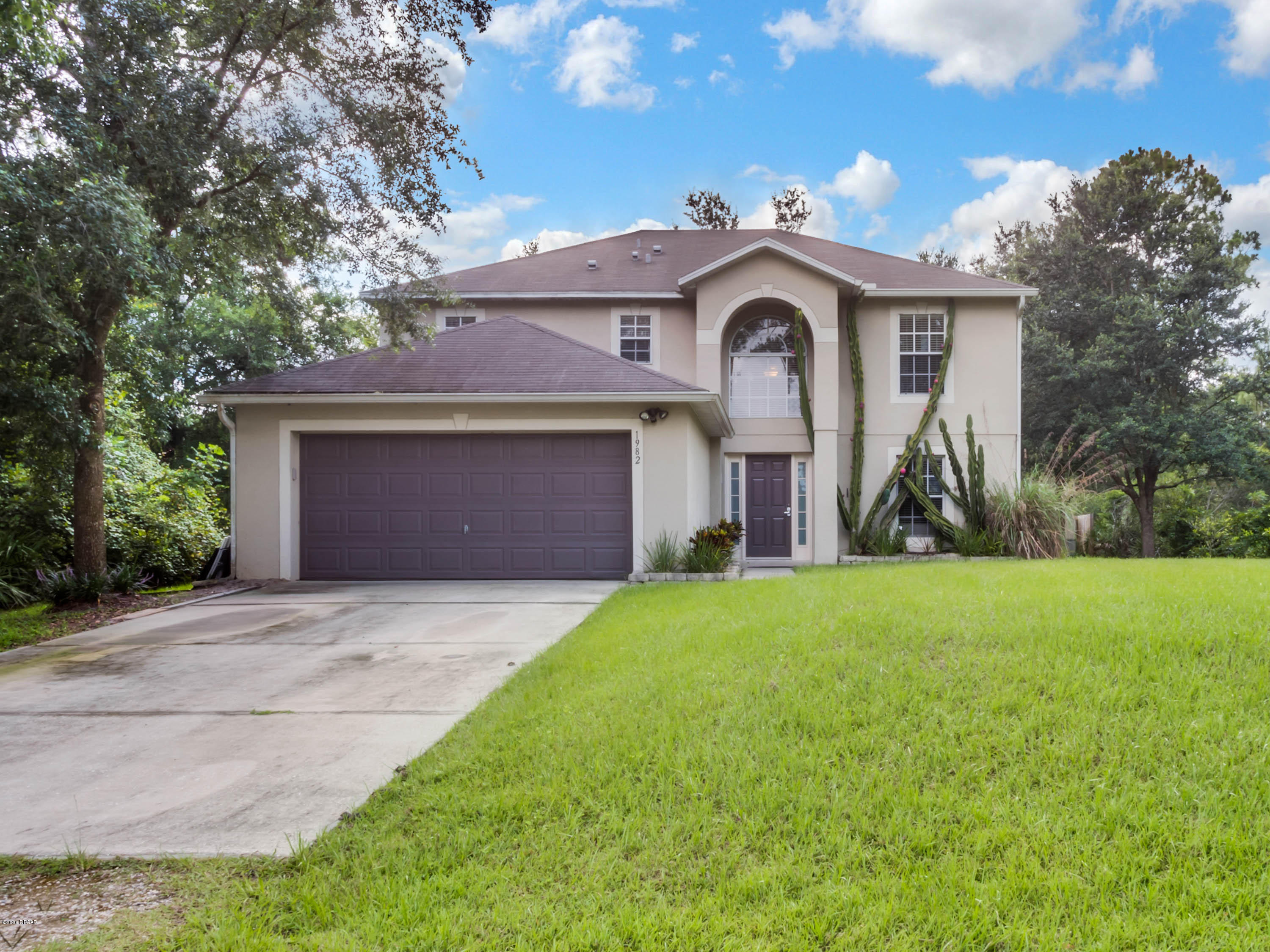 1982 7th Avenue DeLand, FL 32724 - Photo 3 of 36 a front view of a house with garden