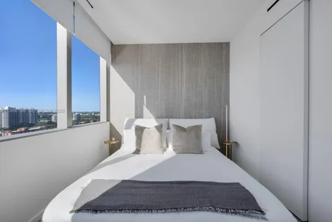 $3,900,000 | 2000 South Ocean Drive, Unit 25B, Hallandale Beach, FL 33009