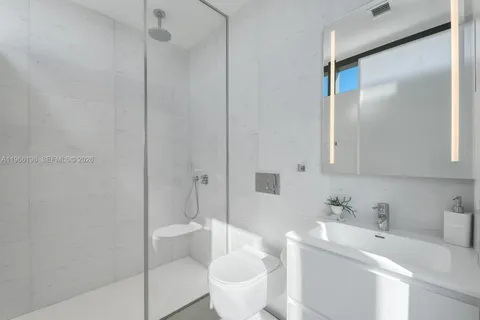 $3,900,000 | 2000 South Ocean Drive, Unit 25B, Hallandale Beach, FL 33009