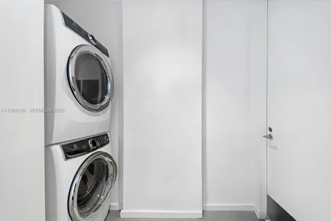 $3,900,000 | 2000 South Ocean Drive, Unit 25B, Hallandale Beach, FL 33009