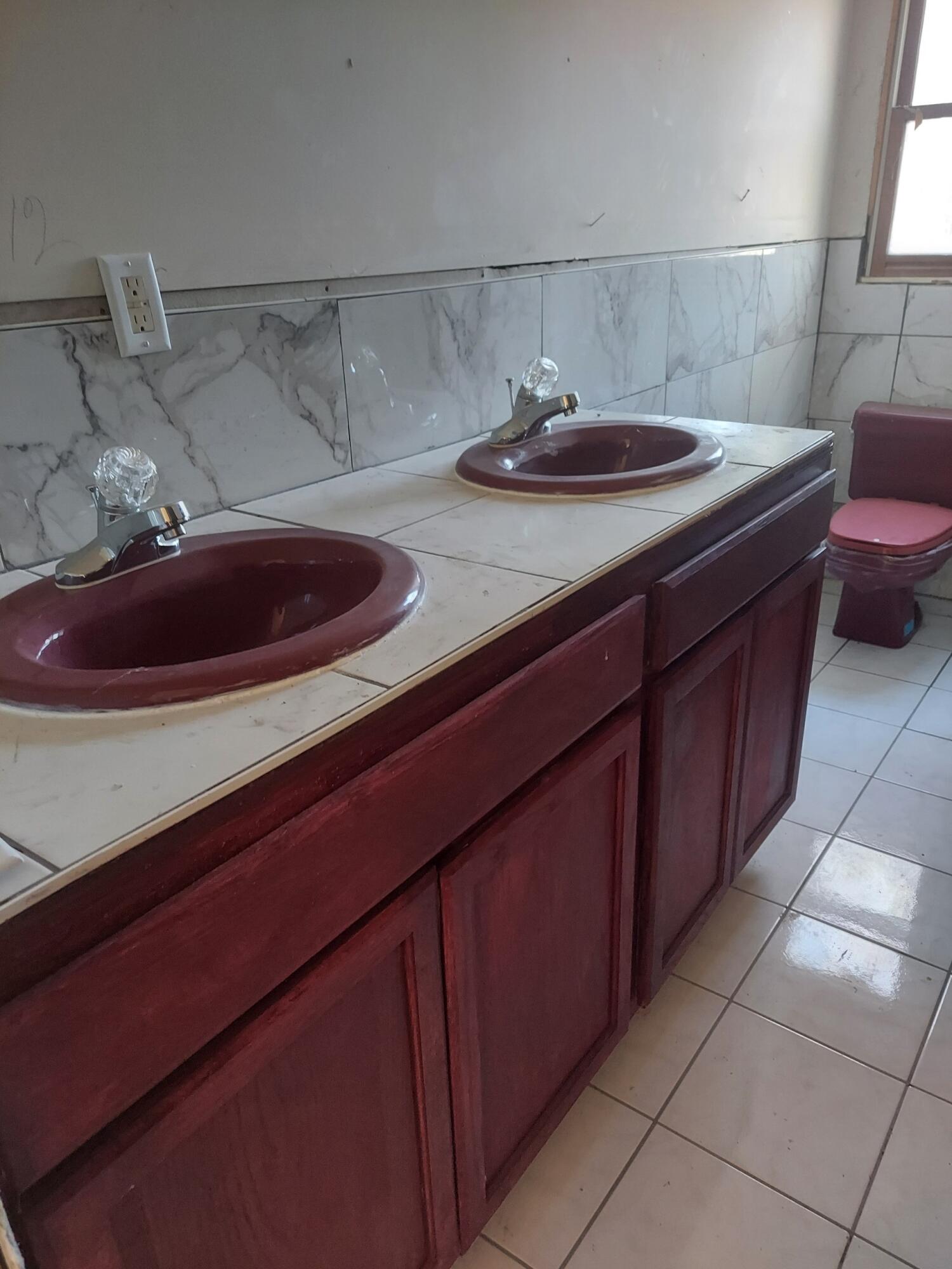 2204 Rifle Range Road Mount Pleasant, SC 29466 - Photo 6 of 7 Bathroom