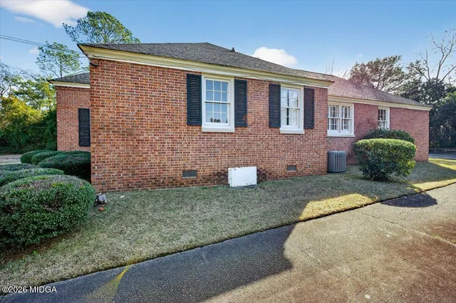 $299,900 | 1802 Pine Forest Circle, Dublin, GA 31021