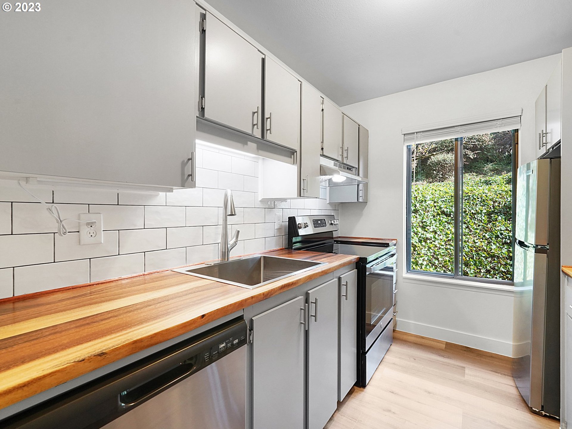 7732 Southwest Barnes Road, Unit C Portland, OR 97225 - Photo 5 of 27 Kitchen