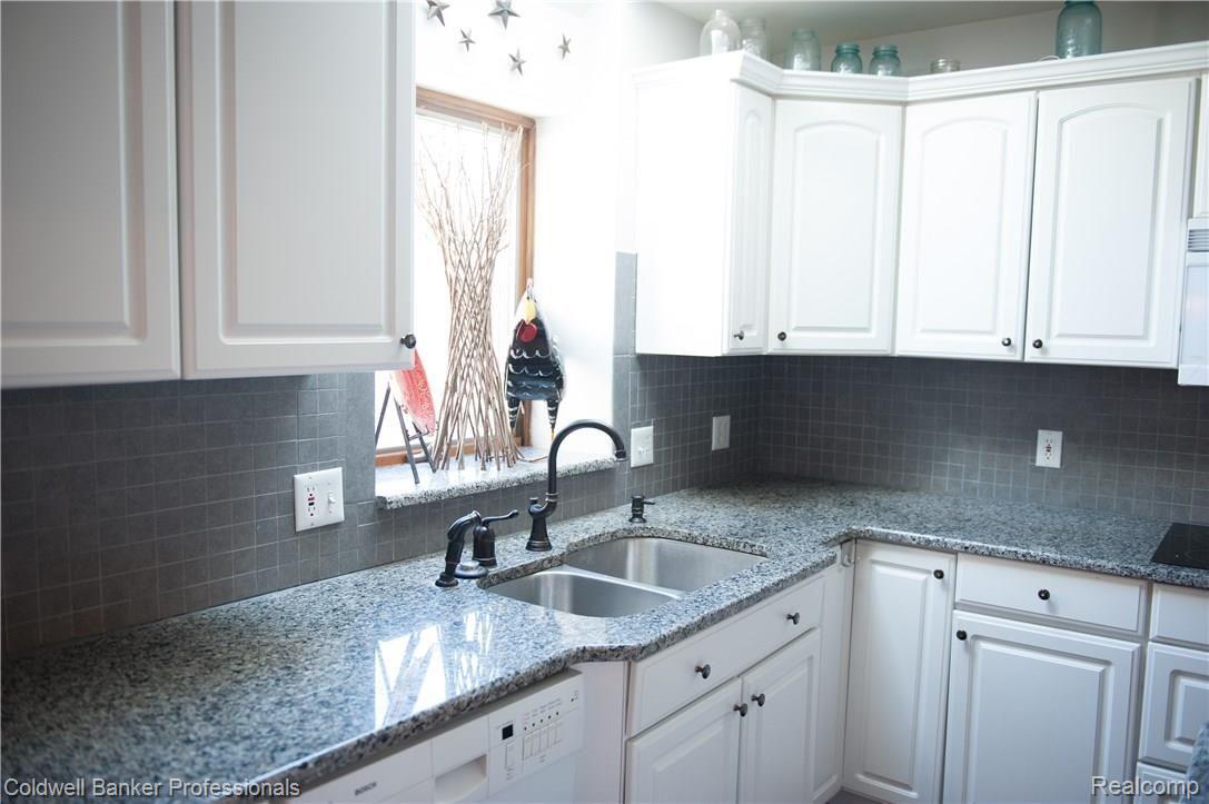 7715 Ranch Estates Road Clarkston, MI 48348 - Photo 16 of 64 Tile Backsplash