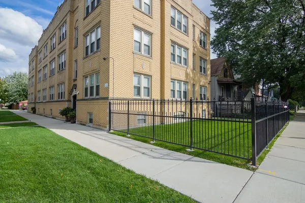 $1,700 | 4715 West Cornelia Avenue, Unit 3E, Chicago, IL 60641