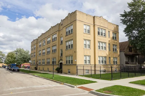 $1,700 | 4715 West Cornelia Avenue, Unit 3E, Chicago, IL 60641