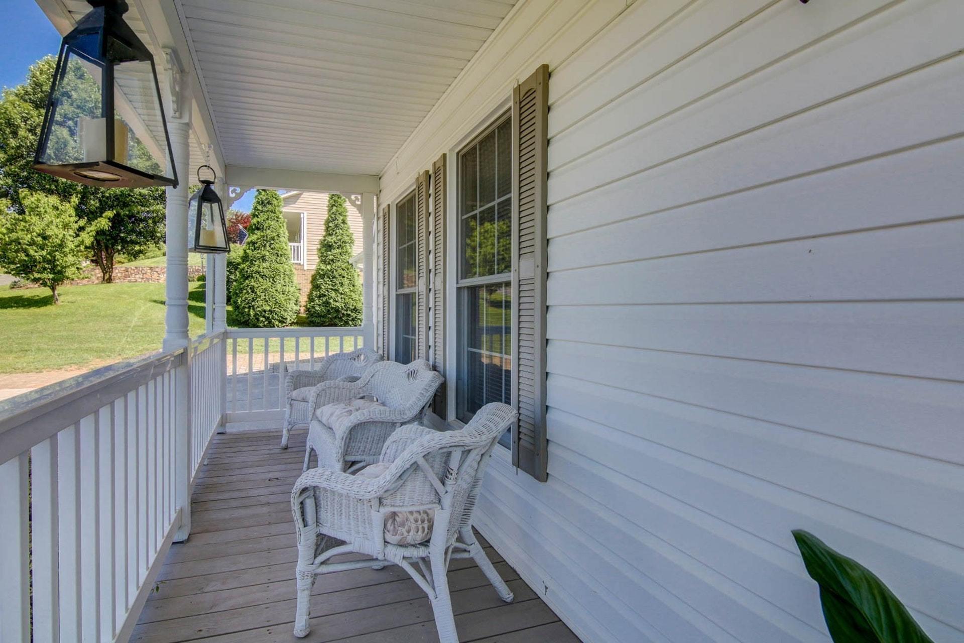 103 Eagle Ridge Roanoke, VA 24012 - Photo 4 of 54 Eagle Ridge Porch - Left