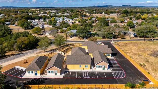 $1,600 | 705 Fifth Street, Unit C, Comfort, TX 78013