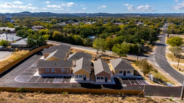 $1,600 | 705 Fifth Street, Unit C, Comfort, TX 78013