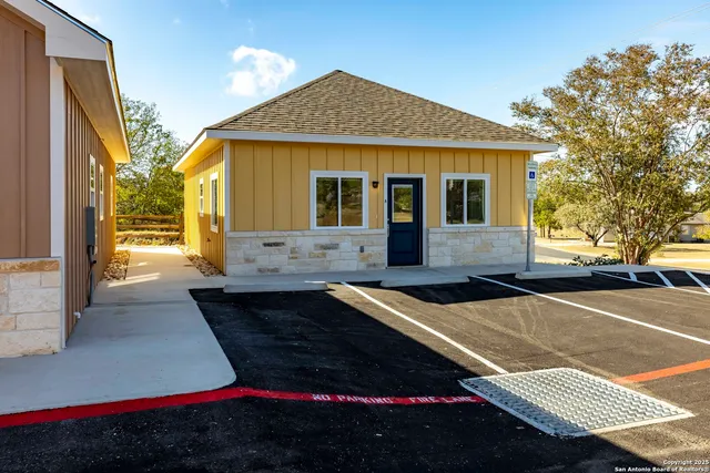 $1,600 | 705 Fifth Street, Unit C, Comfort, TX 78013